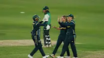 LIVE: Australia close in on victory against Pakistan