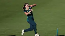 Australia bowler reclaims top spot in T20I women's rankings