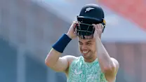 Experienced New Zealand batter reverts to casual contract