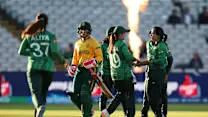 LIVE: Pakistan keep the fight alive with quick wickets