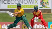 Splendid win boosts South Africa's tri-series final chances