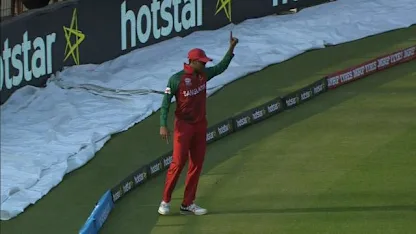 Soumya Sarkar's stunning catch!