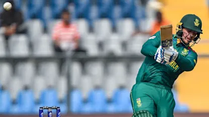 Logo of De Kock launches stunning reverse upper cut attack | CWC23