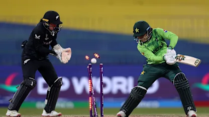 Melie Kerr clatters Fatima Sana's stumps | CWC25