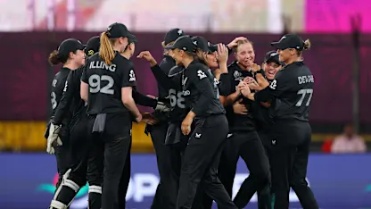 LIVE: Kerr removes Wolvaardt in CWC25 clash