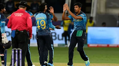 Finch chops on Hasaranga's delivery