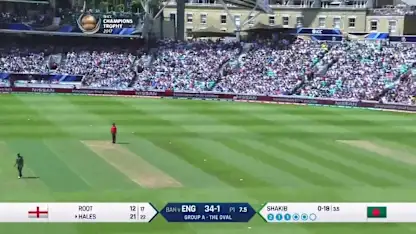 FIFTY: Alex Hales brings up his 50