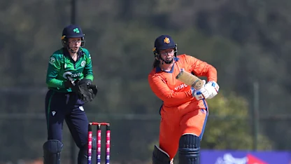 Caroline de Lange batting