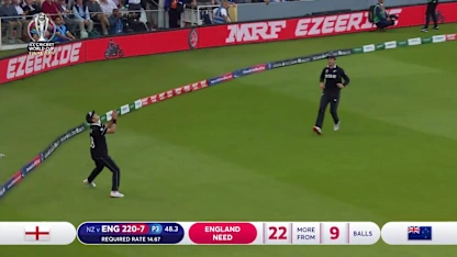 CWC19 Final: NZ v ENG – Boult steps on rope to hand six