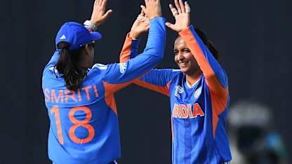 LIVE: Pakistan challenge falling apart against india