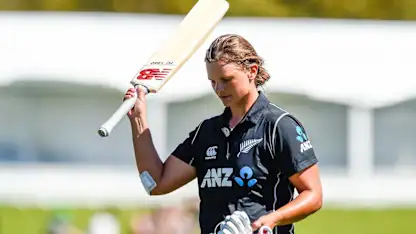 Suzie Bates scored a 97-ball 89 to help New Zealand post 310/5