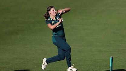 Australia bowler reclaims T20I top spot in latest women's rankings