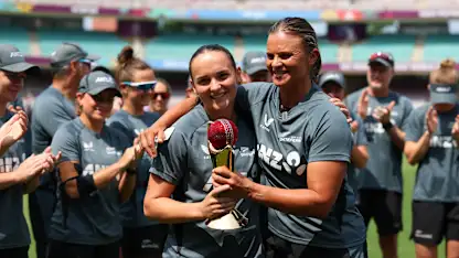 White Ferns celebrate Melie Kerr's 2024 ICC honours | CWC25