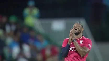 Logo of Kohli falls after fifty as India for late burst | T20WC 2022