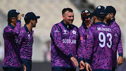 LIVE: Scotland deal early blows to Italy's chase