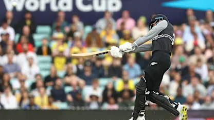 SIX: Finn Allen smashes Marcus Stoinis over his head | T20WC 2022