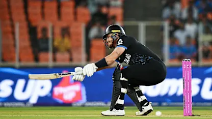 LIVE: South Africa push New Zealand onto the back foot