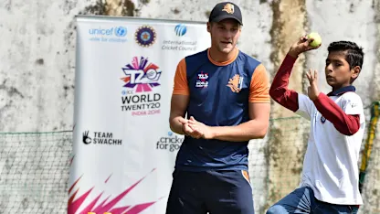 A_good_bowling_action_at_Netherlands_Cricket_for_Good_clinic