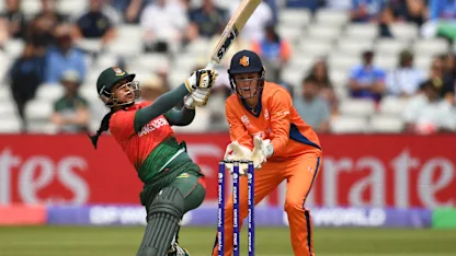 LIVE: De Lange leads Dutch fightback against Bangladesh