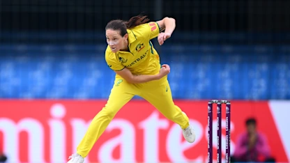 LIVE: Australia pacers nab Proteas openers in CWC25 clash