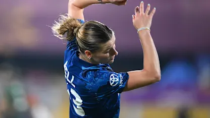 Running catch by Lauren Bell | CWC25
