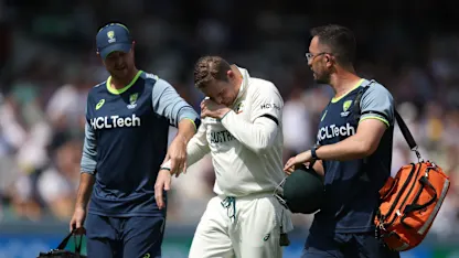 Logo of Australia veteran leaves field after hurting finger 