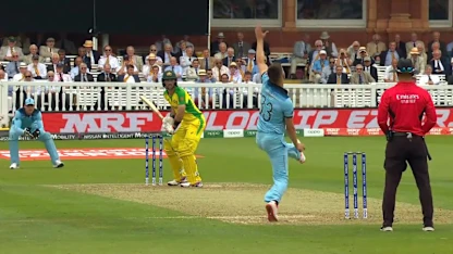 CWC19: ENG v AUS - Maxwell nicks behind off Wood
