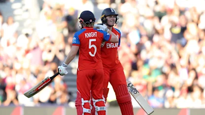 LIVE: South Africa claw back with quick wickets