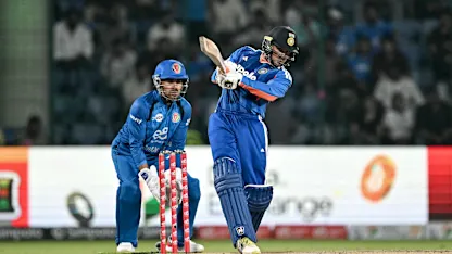 Batting fireworks delight Delhi as India go up 2-0