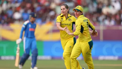 Molineux gets the big wicket of Mandhana | CWC25