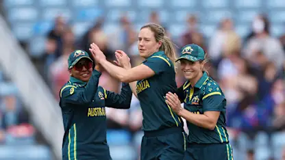 LIVE: Perry double puts Australia on top