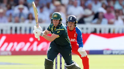 LIVE: Australia motoring towards record chase in final