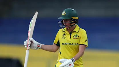 Mooney ton helps Australia overcome Pakistan in CWC25