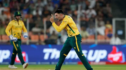 LIVE: South Africa take the upper hand against New Zealand