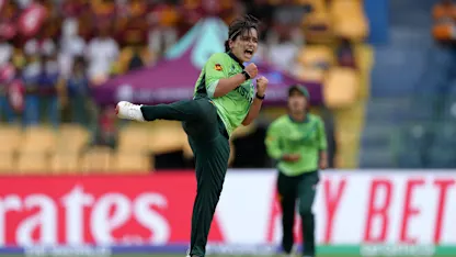 LIVE: Pakistan strike thrice, remove Harmanpreet in CWC25 