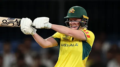 Kim Garth gets Australia to 300 in style | Rexona POTD | CWC25