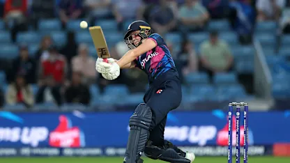 A sweetly-timed six from Darcey Carter | Women's T20WC 2026