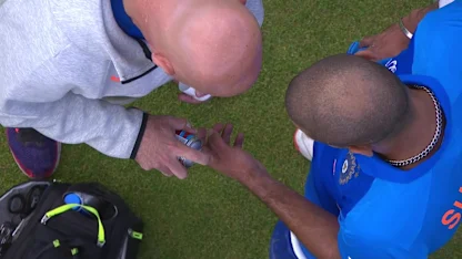 CWC19: IND v AUS - Dhawan's injury from earlier