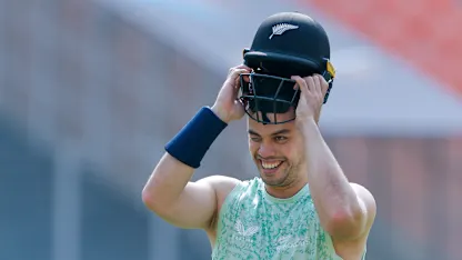 Experienced New Zealand batter reverts to casual contract