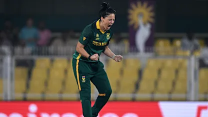 Marizanne Kapp's twin strikes in first over | CWC25