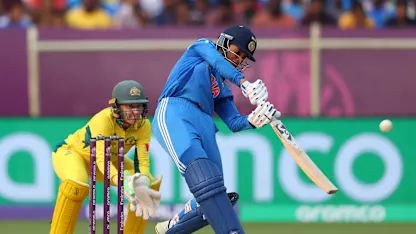 Mandhana brings up 5000 ODI runs in style | CWC25