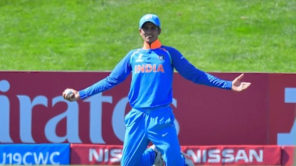Logo of Shubman Gill takes a stunner to dismiss Hassan Khan