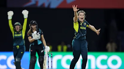 Logo of Lea Tahuhu survives Annabel Sutherland's hat-trick ball | WT20WC 2024