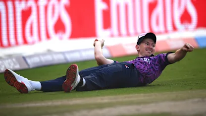 McMullen's unreal catch to dismiss Hetmyer 영상 썸네일