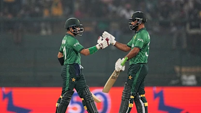 LIVE: Farhan, Zaman pile on record partnership for Pakistan