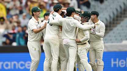 India left reeling after late wickets leaves Australia in control of Boxing Day Test