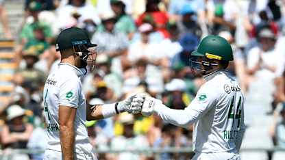 Live: Abbas gets rid of Mulder, Proteas lose second wicket in opening session 