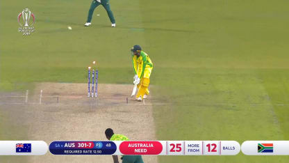 CWC19: AUS v SA - Khawaja deflects onto his own stumps 