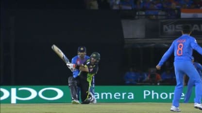 Glenn Maxwell's switch-hit for 6!