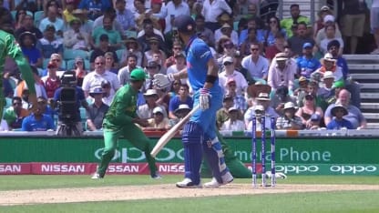 WICKET: Kohli fails to capitalize on drop chance